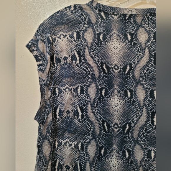 Bcbgmaxazria Blue Snakeskin Print Hera Draped Neck Sleeveless Top Size Small - Picture 9 of 12